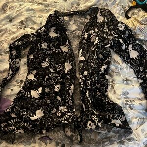 Disney Alice in the Wonderland Black and White Shawl